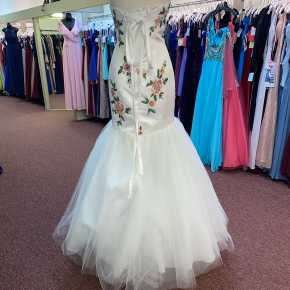 Prom Dress - Picture 4 of 6